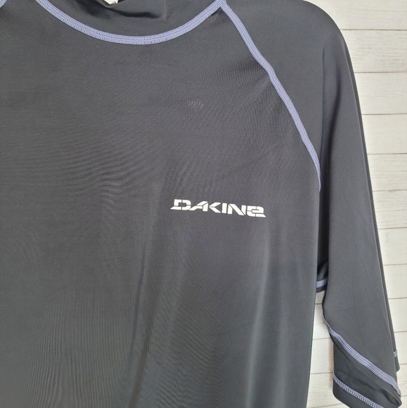 DAKINE BLACK SHORT SLEEVE RASH GUARD IN BLACK, SZ LARGE - Picture 2 of 7